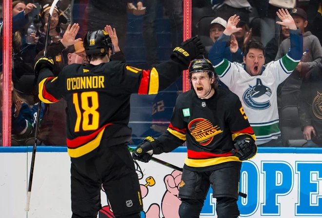 Teodors Bļugers, "Canucks" spēlējot mazākumā, guva savus otros vārtus sezonā.