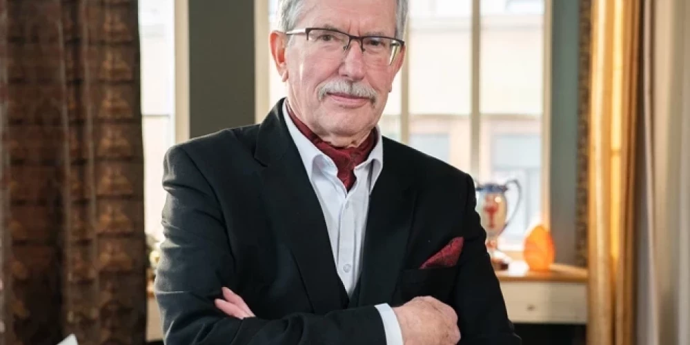 Индулис Эмсис считает, что, когда Латвия бросилась в борьбу с местным капиталом и ввела «ужасную осторожность», соседние страны воспользовались возможностью.