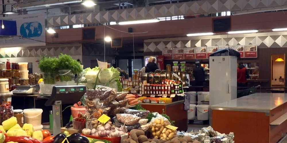 Tirgus apsaimniekotājs uzsver, ka prioritāte ir vietējie ražotāji, tādēļ viņiem cenu kāpums ir minimāls.