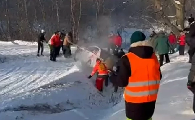 Madars Dīriņš/Gints Lasmanis piedzīvo nelielu avāriju, bet, pateicoties spēcīgiem skatītājiem, ir atpakaļ uz ceļa.