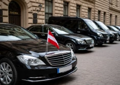 Латвийцам предлагают проголосовать против содержания 70 машин для Сейма