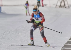 Latvijas biatlonisti Pasaules kausā jauktajā stafetē tiek apsteigti par apli