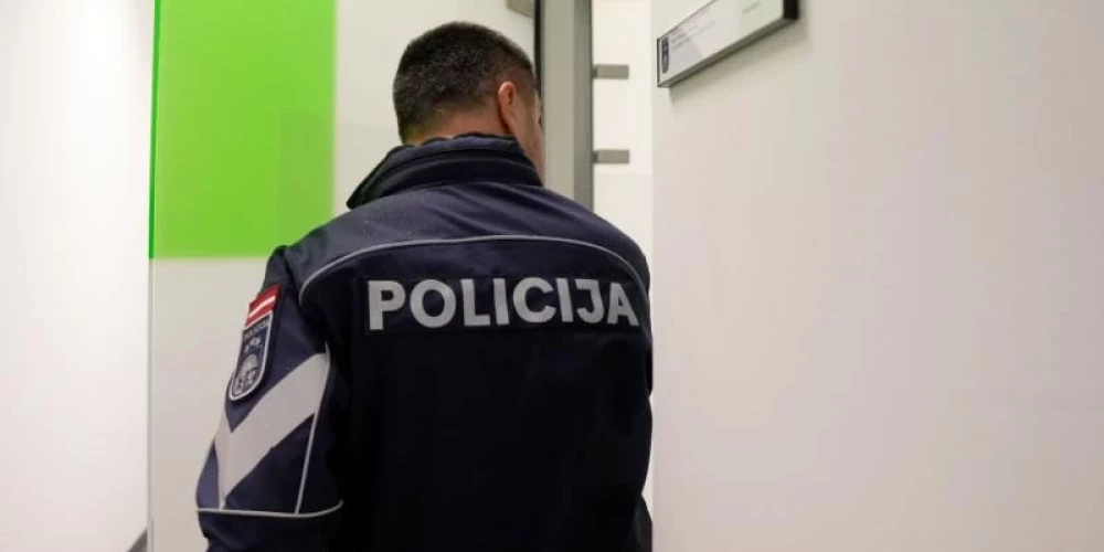 Ogrē notiesā agresīvu sievieti par policista sakošanu.