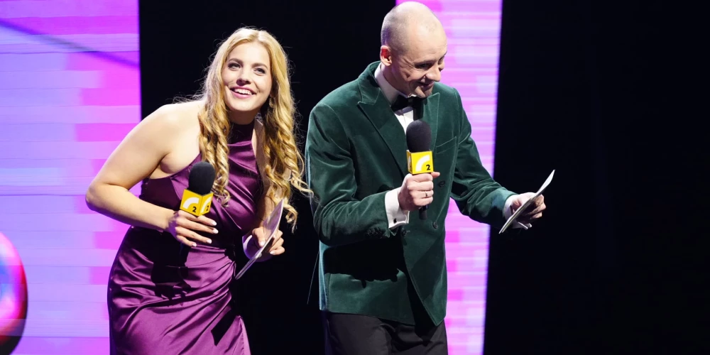 Spilgti finālistu sniegumi, krāšņs šovs un iedvesma mūzikā – tā sestdien, 24. janvārī, pavadīta Latvijas Radio 2 popa un roka dziesmu aptauja „Muzikālā banka 2025”, kur par aizvadītā gada vērtīgāko dziesmu atzīta Dona kompozīcija „Tuvums”.