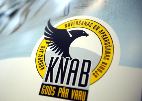 90 должностных лиц попались на нарушениях совмещения должностей.