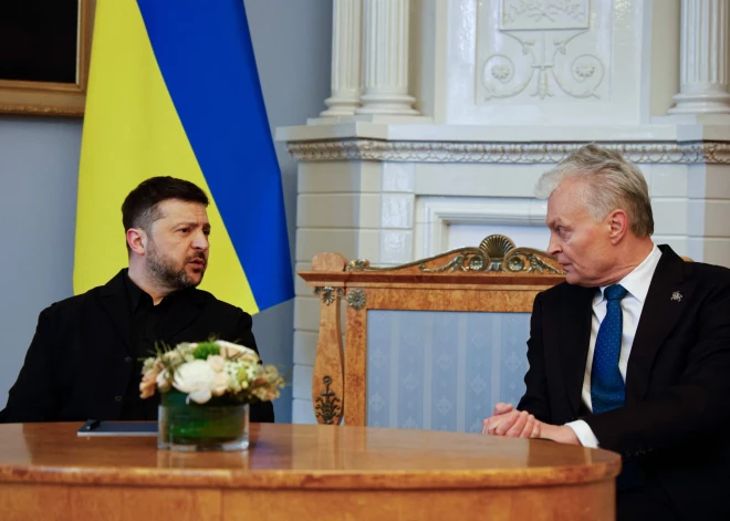 Zelenskis informē par sarunām ar Lietuvas prezidentu Nausēdu