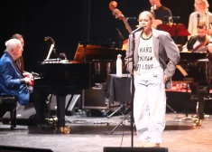 FOTO: amerikāņu džeza dīva Šeina Stīla izdzied Raimonda Paula melodijas angļu valodā