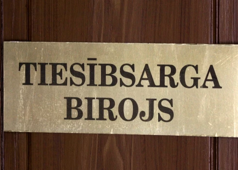 Latvijas Republikas Tiesībsarga biroja izkārtne.