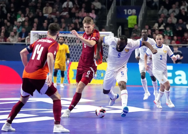 Latvijas telpu futbolisti Rīgā piedzīvo smagu zaudējumu