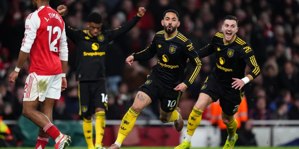 Manchester United's Matheus Cunha celebrates scoring their side's third goal of the game during the English Premier League soccer match between Arsenal and Manchester United in London, Sunday, Jan. 25, 2026. (Mike Egerton/PA via AP)