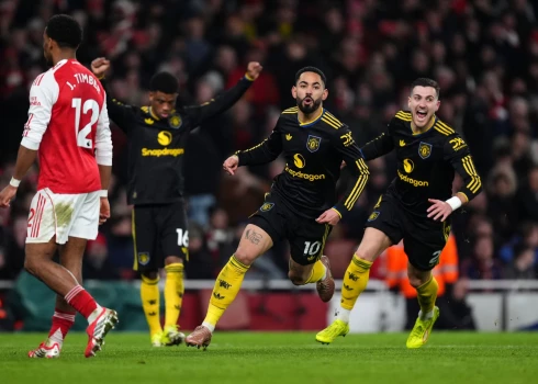 Manchester United's Matheus Cunha celebrates scoring their side's third goal of the game during the English Premier League soccer match between Arsenal and Manchester United in London, Sunday, Jan. 25, 2026. (Mike Egerton/PA via AP)