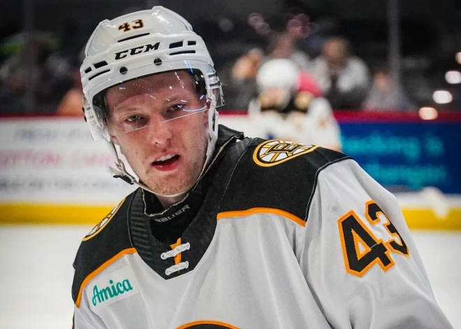 VIDEO: Dans Ločmelis ar rezultatīvu piespēli palīdz uzvarēt AHL spēlē