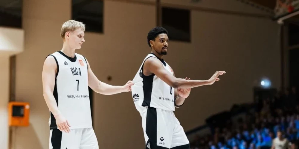 Zahirs Porters (no labās) būs jauna kluba meklējumos.