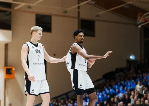 Zahirs Porters (no labās) būs jauna kluba meklējumos.