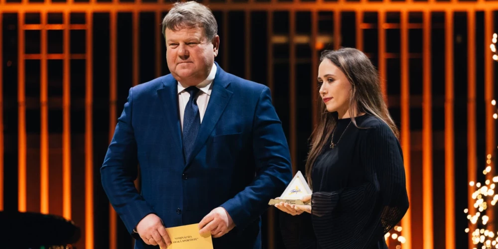 Kopš pieņēmusi islāmticību, Rebeka Ibrahima pat sacensībās startēja ar sieviešu tradicionālo galvassegu – hidžābu. Tagad uz skatuves saņemt balvu viņa kāpa ar atsegtiem vaļējiem matiem.