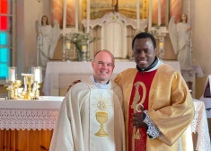 Latgaliešus pārsteidz melnādaini katoļu priesteri