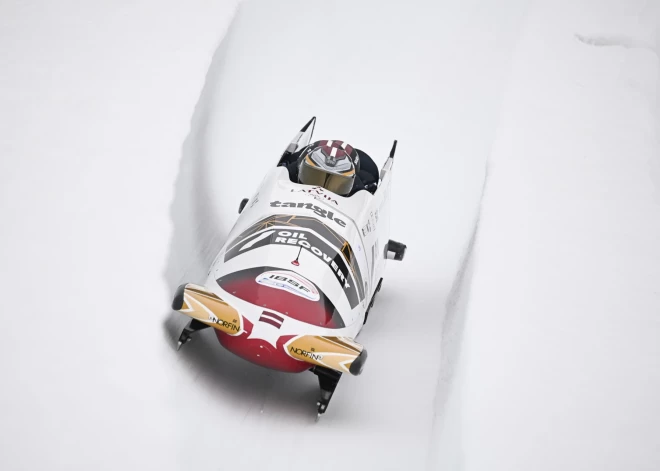 Bobslejista Renāra Grantiņa divnieka ekipāža kļūst par U-23 pasaules čempioniem