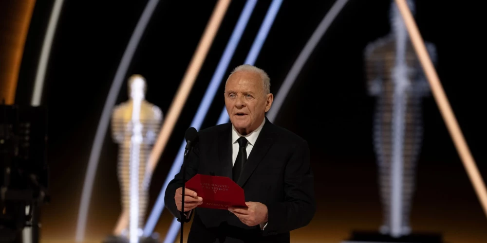 Vairākas slavenības gadu gaitā ir asi kritizējušas "Oskaru" balvu pasniegšanu.