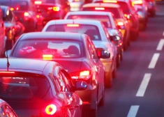 Ceļu satiksmes negadījuma dēļ Ozolciema un Valdeķu ielas krustojumā ir apstājusies sabiedriskā transporta kustība