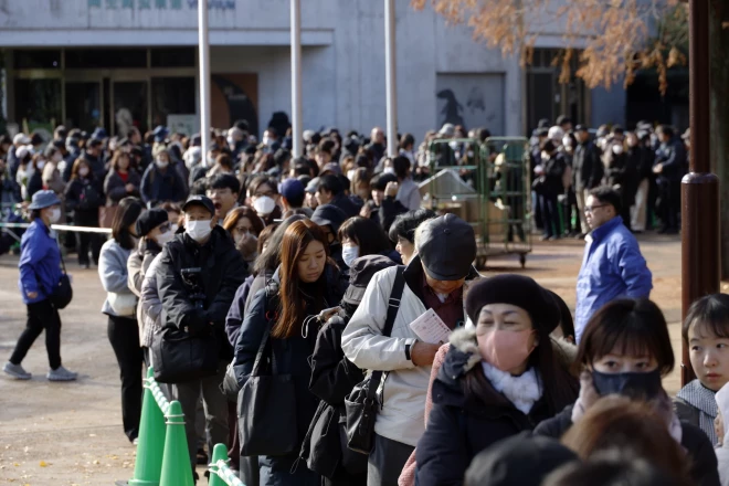Жители Токио спешат в последний раз посмотреть на панд.