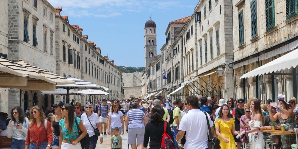 Масштабы толп в Дубровнике нередко сравнивают с Диснейлендом.