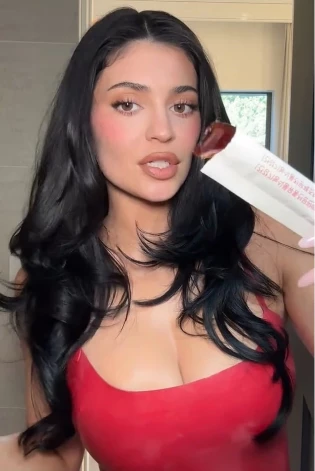 Saskaņā ar oficiālo tīmekļa vietni “Foodology” produkts “Coleology Cutting Jelly” ir izstrādāts, lai palīdzētu kontrolēt apetīti, ogļhidrātu vielmaiņu un ikdienas svaru.