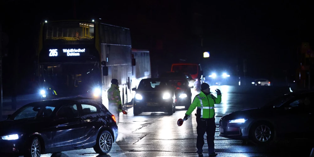 Kreiso ekstrēmistu grupējums, kas sevi dēvē par "Vulkangruppe", uzņēmās atbildību par uzbrukumu, kas stindzinošā salā bez elektrības atstāja desmitiem tūkstošus cilvēku un paralizēja Berlīnes normālu darbību