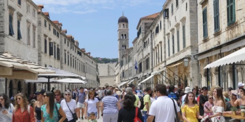 Pūļu apmērus Dubrovnikā bieži salīdzina ar Disnejlendu.