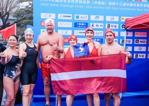 Sportisti startēja daudzpusīgā programmā, demonstrējot izturību gan atklātos ūdeņos, gan baseinā. 