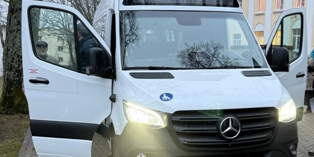 Valmieras pašvaldības autoparks papildināts ar jaunu bezemisiju autobusu. 