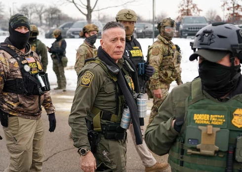 Gregorijs Bovino bija bieži redzams vadām smagi bruņotu federālo aģentu grupas pa pilsētas ielām.