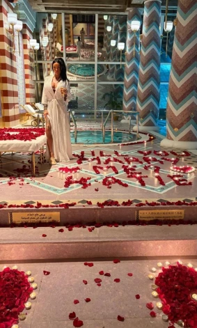 Krāšņais bildinājums pēc nedēļu ilgas pazīšanās.