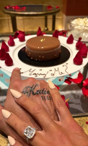 Gredzens bijis nopirkts jau pirms satikšanās dzīvē, tagad atklājusi Keitija.