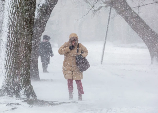 Объявлено желтое предупреждение о метели для юга Латвии