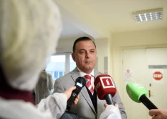 Kurš nosaka zāļu cenas? Ministrs skaidro, kāpēc medikamentu cenu kritums nav tik jūtams