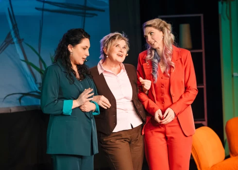 31. janvārī  pulksten 22 TV kanālā "360" valdīs smieklu un humora pilna gaisotne, ko radīs viens no Latvijas jaudīgākajiem improvizācijas teātriem “Divas”, kā arī īpaša viešņa – psihoterapeite Diāna Zande! 