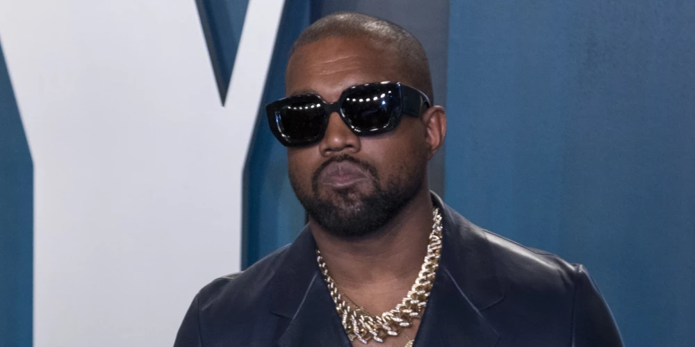 Kanje Vests publicējis atvainošanos par savu uzvedību.