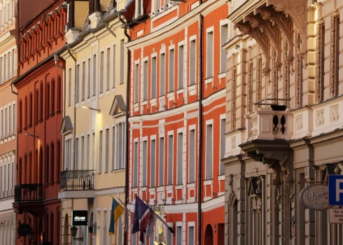 Saeimas komisija virza galīgajam lasījumam risinājumu īres māju būvniecībai uz valsts un pašvaldību zemes.