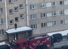 Traģiskais ugunsgrēks Ventspilī: kaimiņi min iespējamo cēloni — “bojāgājušajai mājās bija veca spirālveida sildierīce”