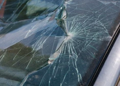 Medību laikā raidīta lode trāpa garāmbraucošai automašīnai, kurā atradās trīs cilvēki: "Šoks bija visiem"