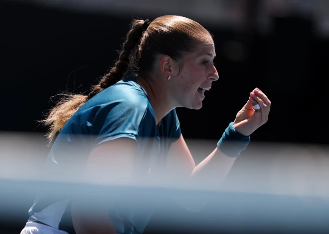 Aļona Ostapenko ar Sji nepārvar "Australian Open" dubultspēļu turnīra ceturtdaļfināla barjeru