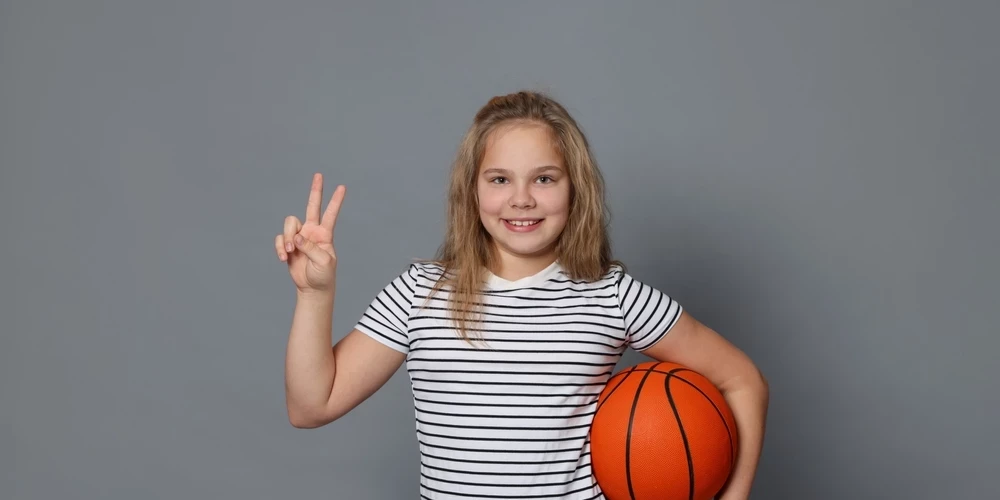 Izaudzināt bērnu un nodrošināt viņam gan izklaides, gan iespēju sevi attīstīt dažādos pulciņos, ne vienmēr ir lēts prieks.