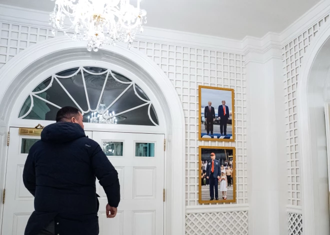 Tramps Baltajā namā piekāris fotogrāfiju ar Putinu