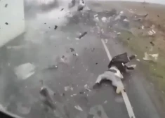 VIDEO: Rumānijā notikusi smaga fūres un mikroautobusa sadursme. Bojā gājuši septiņi Grieķijas futbola fani, viens - cīnās par dzīvību