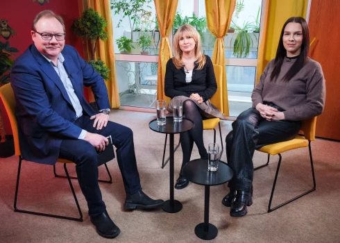 Ar žurnālistu Sandri Metuzālu skaidro kampaņas rīkotāja, biedrības “Dzīvnieku brīvība” pārstāve Žaneta Telsa un izdevniecības “Rīgas Viļņi” veselības grupas galvenā redaktore Džina Briška