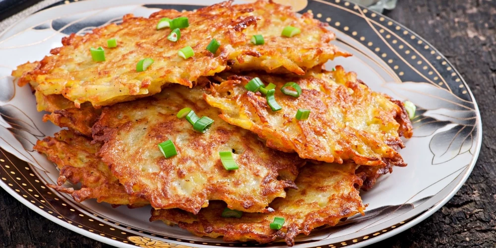 Latviešu kartupeļu pankūkas atzītas par pasaulē labāko kartupeļu ēdienu. 