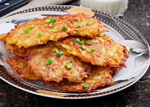 Latviešu kartupeļu pankūkas atzītas par pasaulē labāko kartupeļu ēdienu.