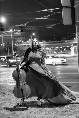 "К виолончели я привыкала очень долго, лет 10, но теперь могу с уверенностью сказать — да, я ее люблю".