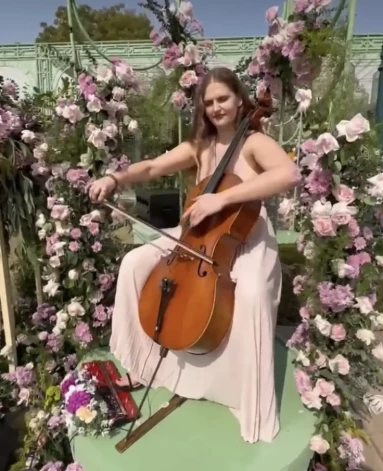 В Индии хотят видеть именно европейских музыкантов, это у них считается очень престижным.