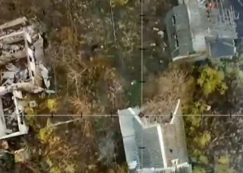 Dronu bataljona "Orion" kaujinieki iznīcina artilēriju un okupantus tieši to slēptuvēs